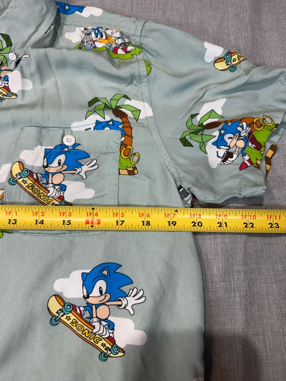 Boxlunch Sonic the Hedgehog Mint Green Short-Sleeve Button-Up Shirt - Picture 4 of 6